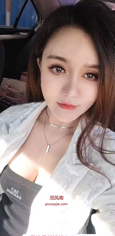 大胸翘臀混血妹妹