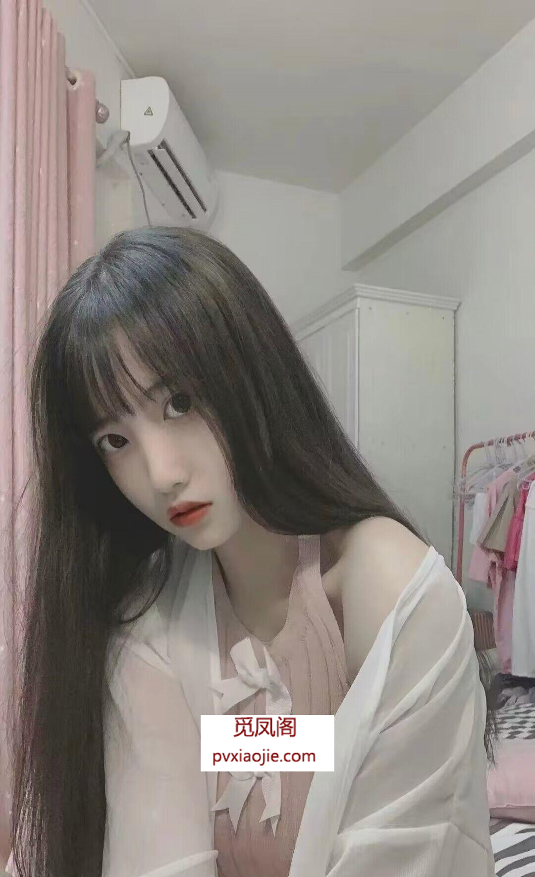 刚毕业的学生妹兼职带楼外出