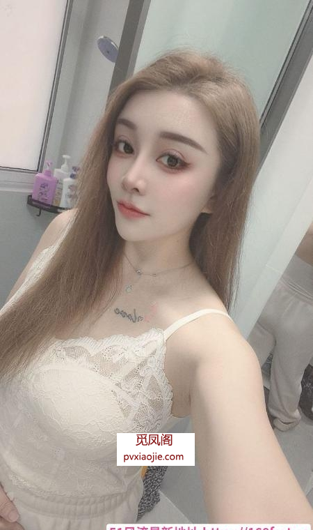 肤白女友感丽莎