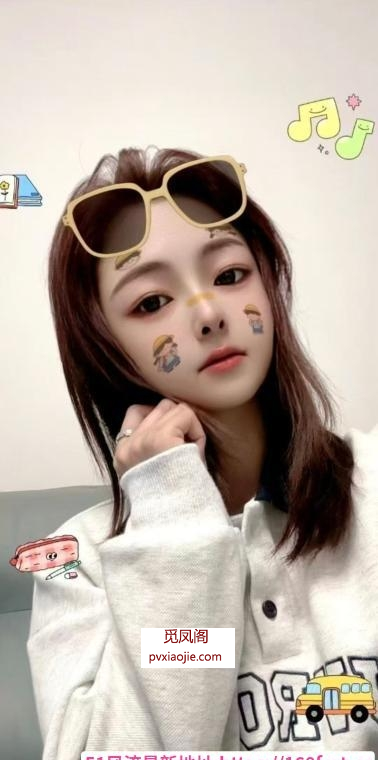 制服小翘臀倩倩